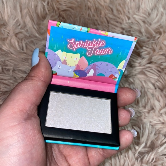 NYX Eyeshadow and Highlighter Bundle - Picture 2 of 5